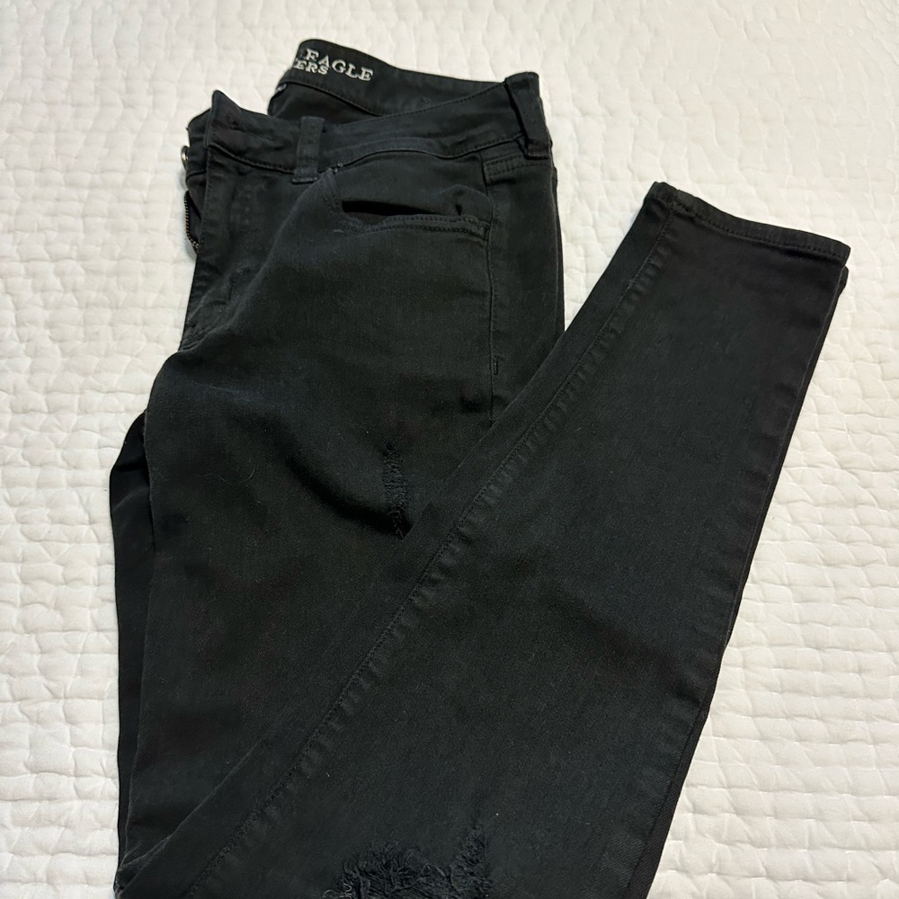 American Eagle Black Jeggings with distressing at the knees size 6